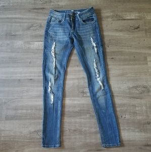 UNW size 3 distressed jeans, super comfortable